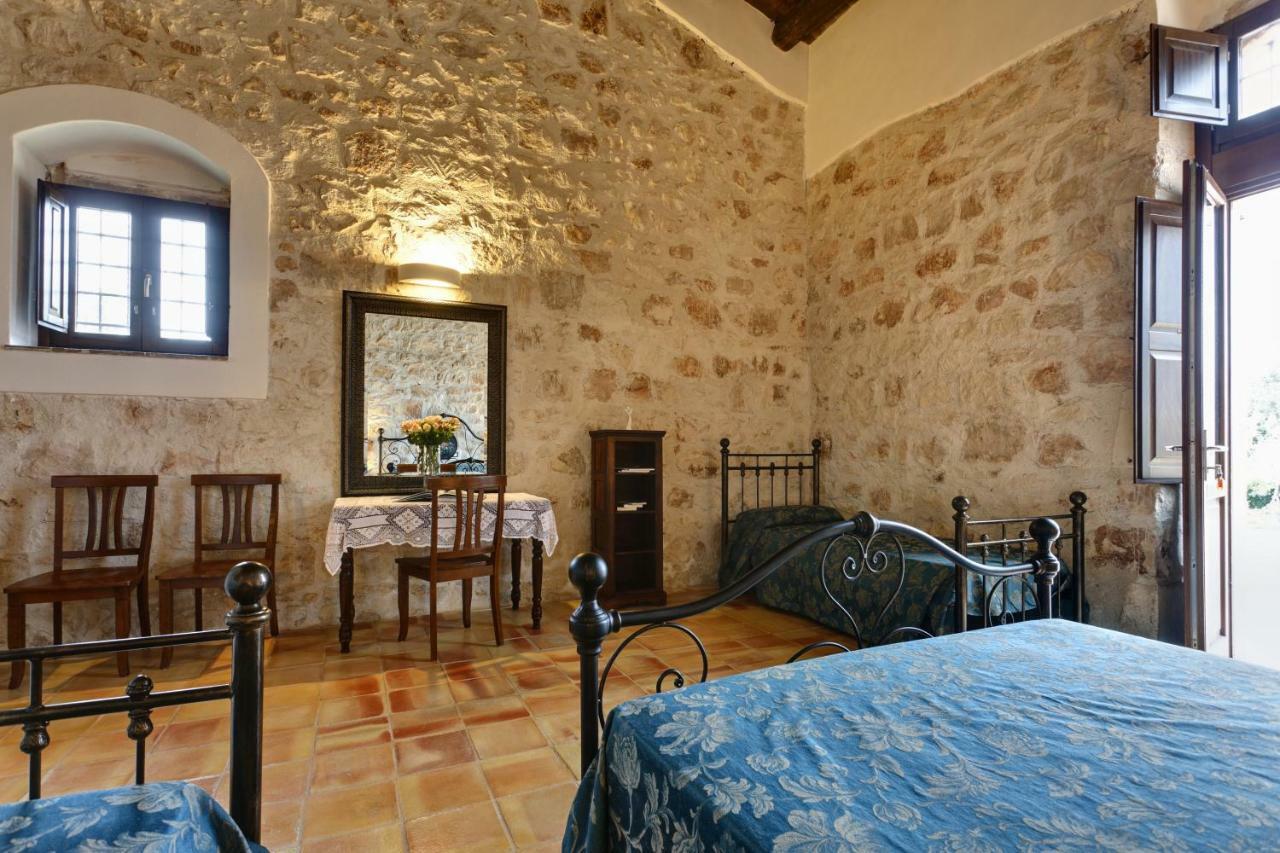 فيلا نوتوفي Agriturismo Gaia الغرفة الصورة